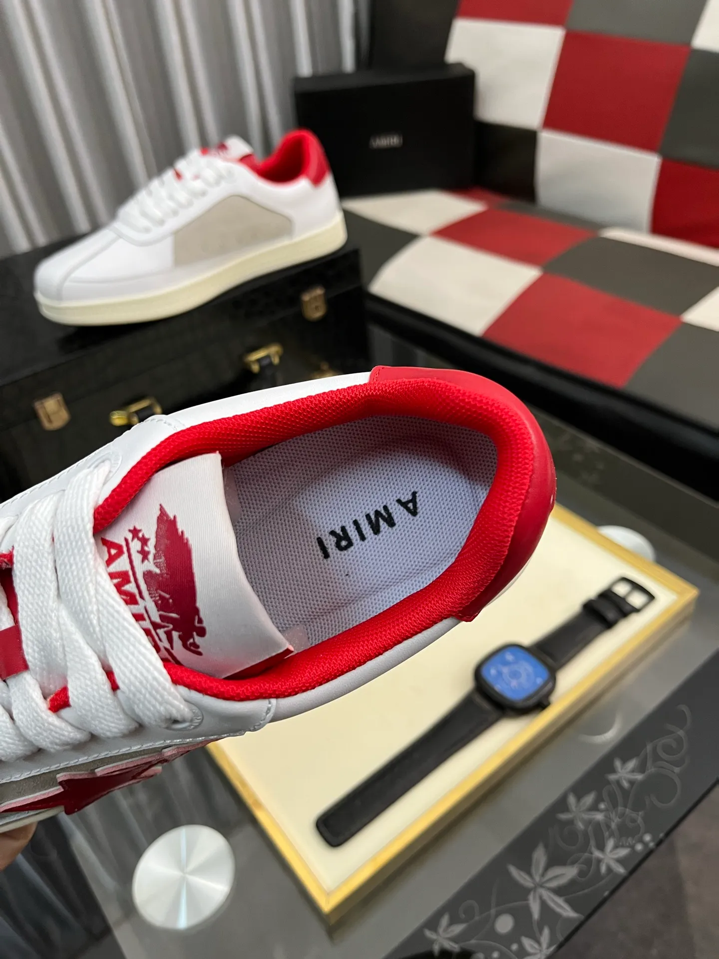 Men's shoes 💰420⌚️⌚️《AMIR*》New men's low-top casual sports sneakers bone shoes, another pair of irresistible bone shoes. Bone shoes are one of AMIRI's most popular items. They use first-layer cowhide uppers. The side bones are made of two cowhide laminations. They have a three-dimensional feel. The leather incisions are all oil-edged. Contrasting color design. Simple style. Fashionable sports. Customized metal LOGO nameplate to embellish shoelaces. Exclusive control of top version. Supports comparison. Breathable mesh lining Original rubber outsole A must-have item for daily leisure Suitable for various occasions Check it out if you pursue high quality Super cool uppers Size: 38-446️⃣ Colors available